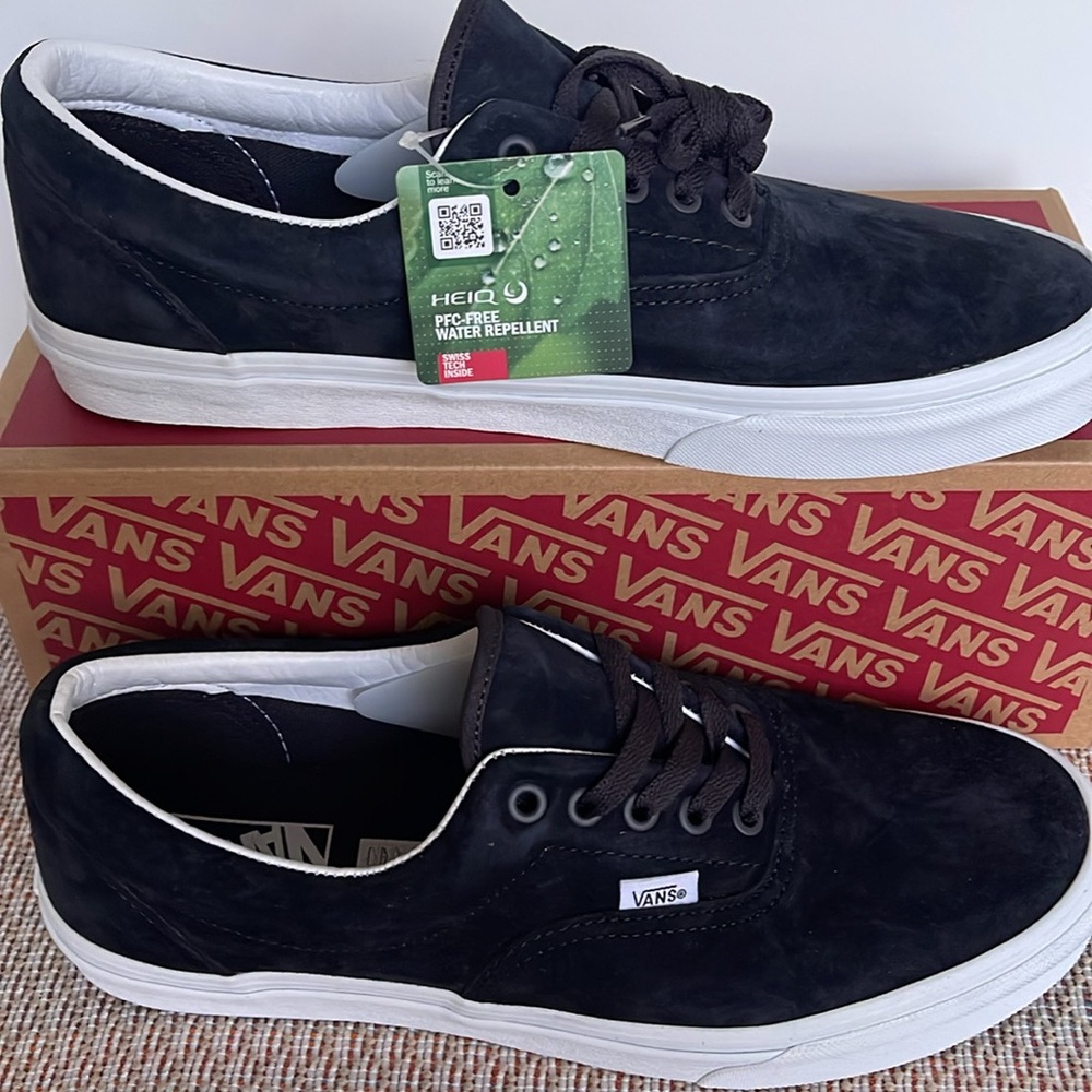 Vans WMNS Era Pig Suede Nine Iron
VN0005UEBYD
Sneakers - Picture 3 of 16